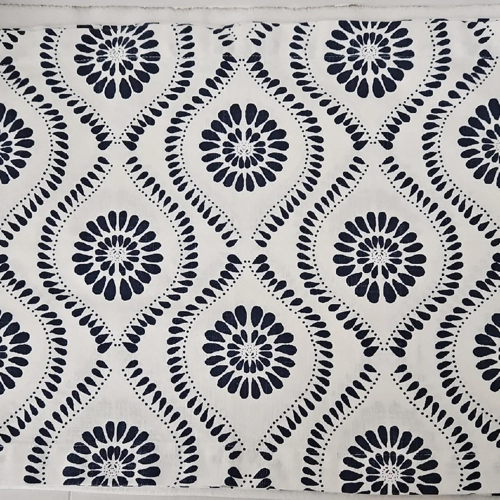 Crate&Barrel Navy Blue White Kiran Medallion Cotton Placemats (2) & Napkins (4)